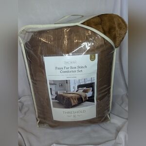 NWT Threshold Faux Fur Box Stitch Full / Queen Comforter Set
